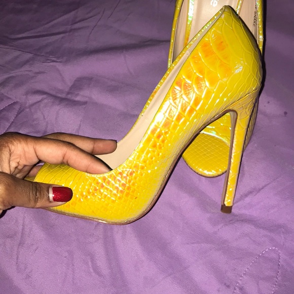 Chrome yellow/snake skin open-toe stilettos! - Picture 5 of 5
